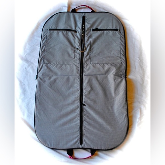 NWT Quilted Garment Bags - 2 color options - Picture 4 of 5
